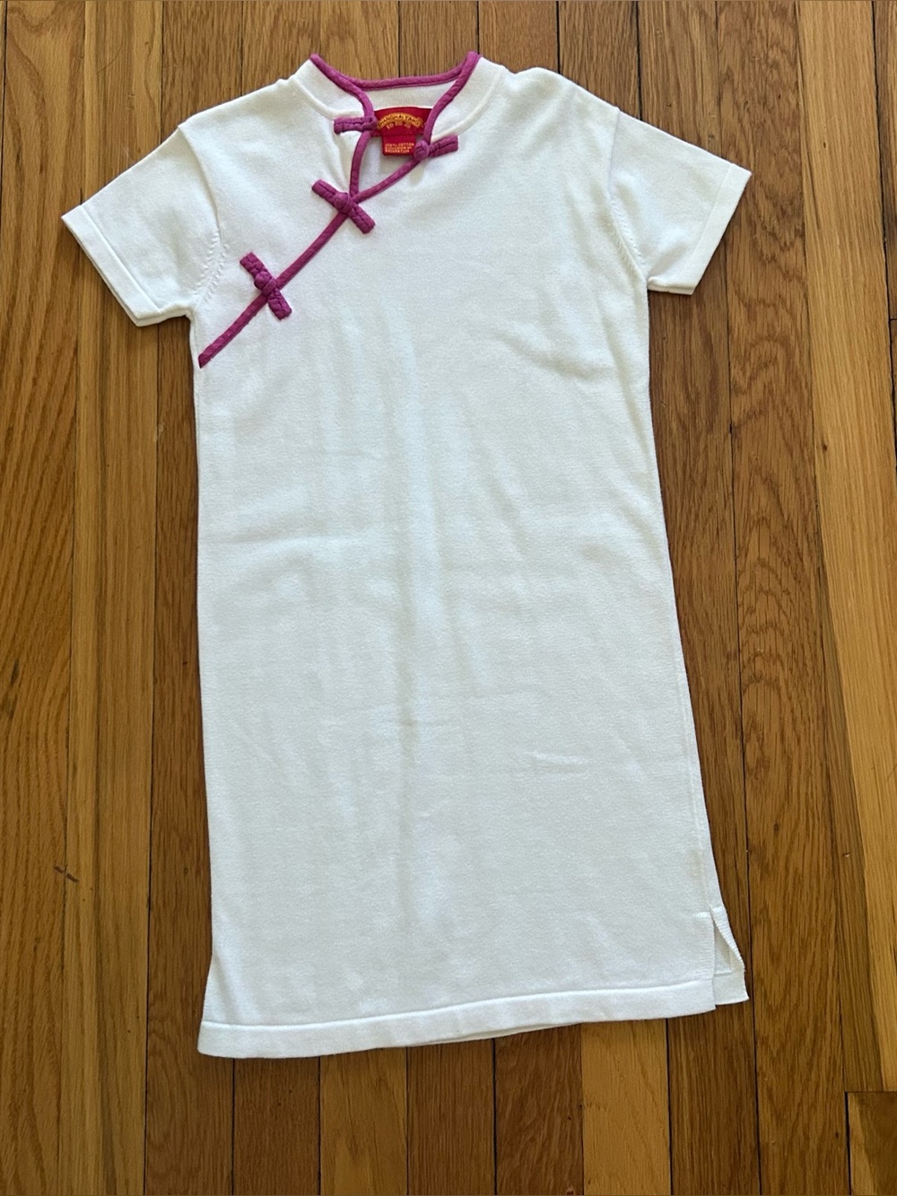 Shanghai Tang girls dress in size 6years. White short sleeve dress. Pink piping
